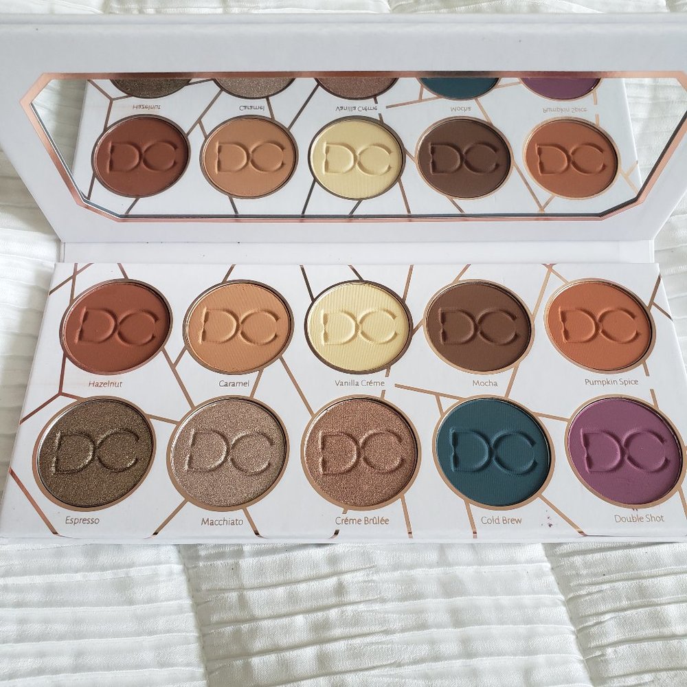 Dominique Cosmetics: The Latte Palette